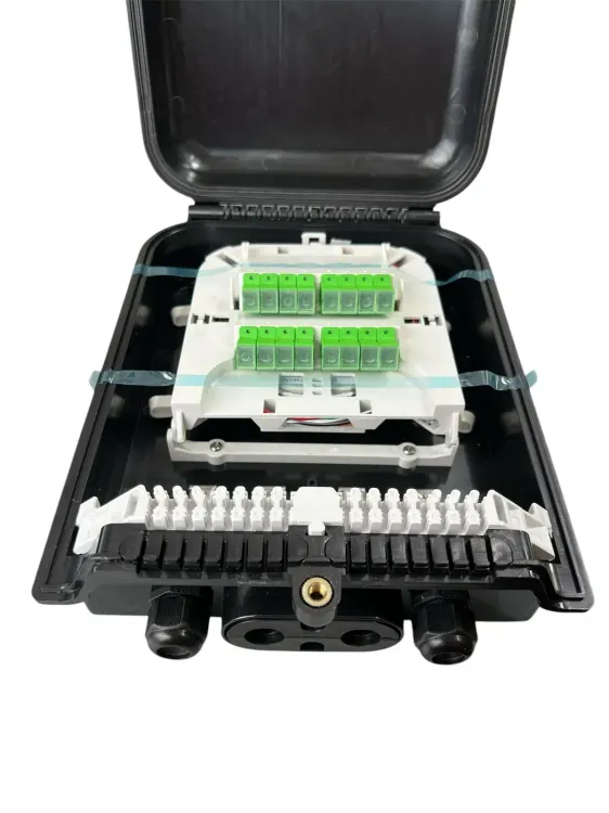 Vista adicional de NAP 16 CUADRADA  PUERTA VERTICAL  CON PUERTOS SURCOS- 1X16 SPLITTER + ADAPTADORES APC